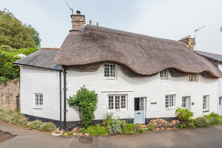 Welcome to 1 Vale Cottages, a pretty thatched holiday home in South Devon