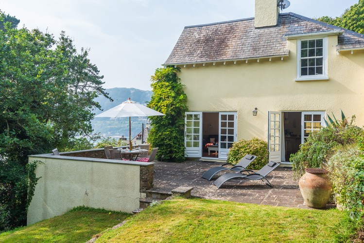 Beautiful 4 bedroom holiday home overlooking Millbay on the Salcombe Estuary, South Devon.