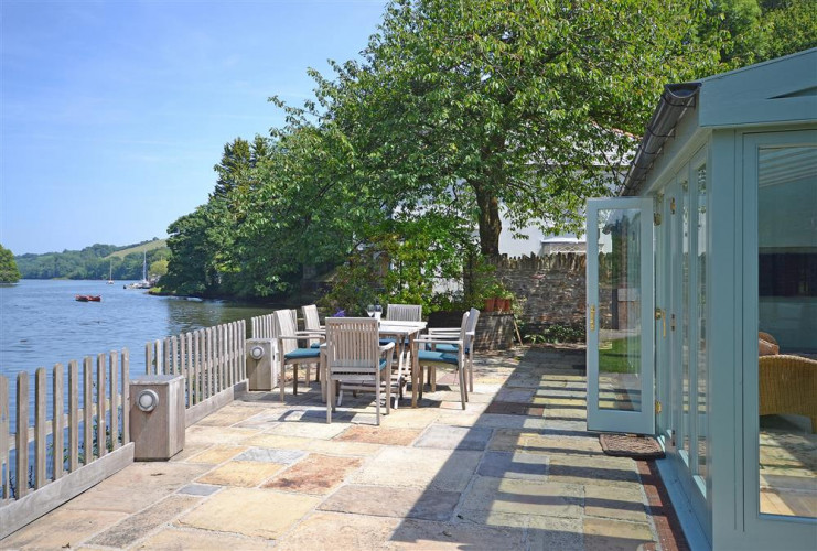 Welcome to Perchwood Shippon! A fabulous waterside property in Tuckenhay!