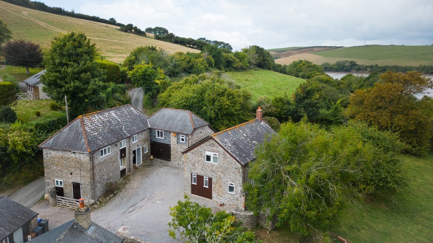 Welcome to Goodshelter Barns, sleeping 12 on the banks of the Salcombe Estuary
