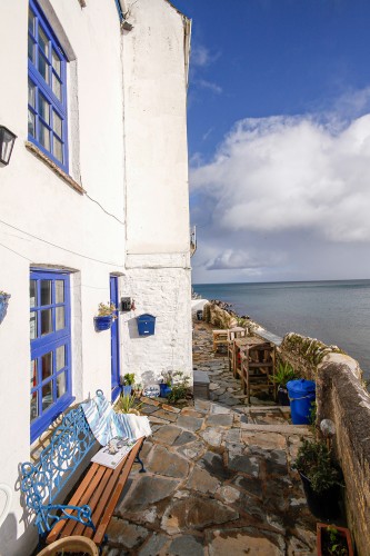 Dolphin Cottage by the sea