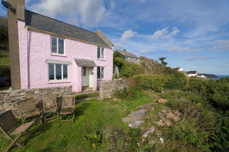 Welcome to this little pink cottage situated on the scenic cliffs of East Prawle.